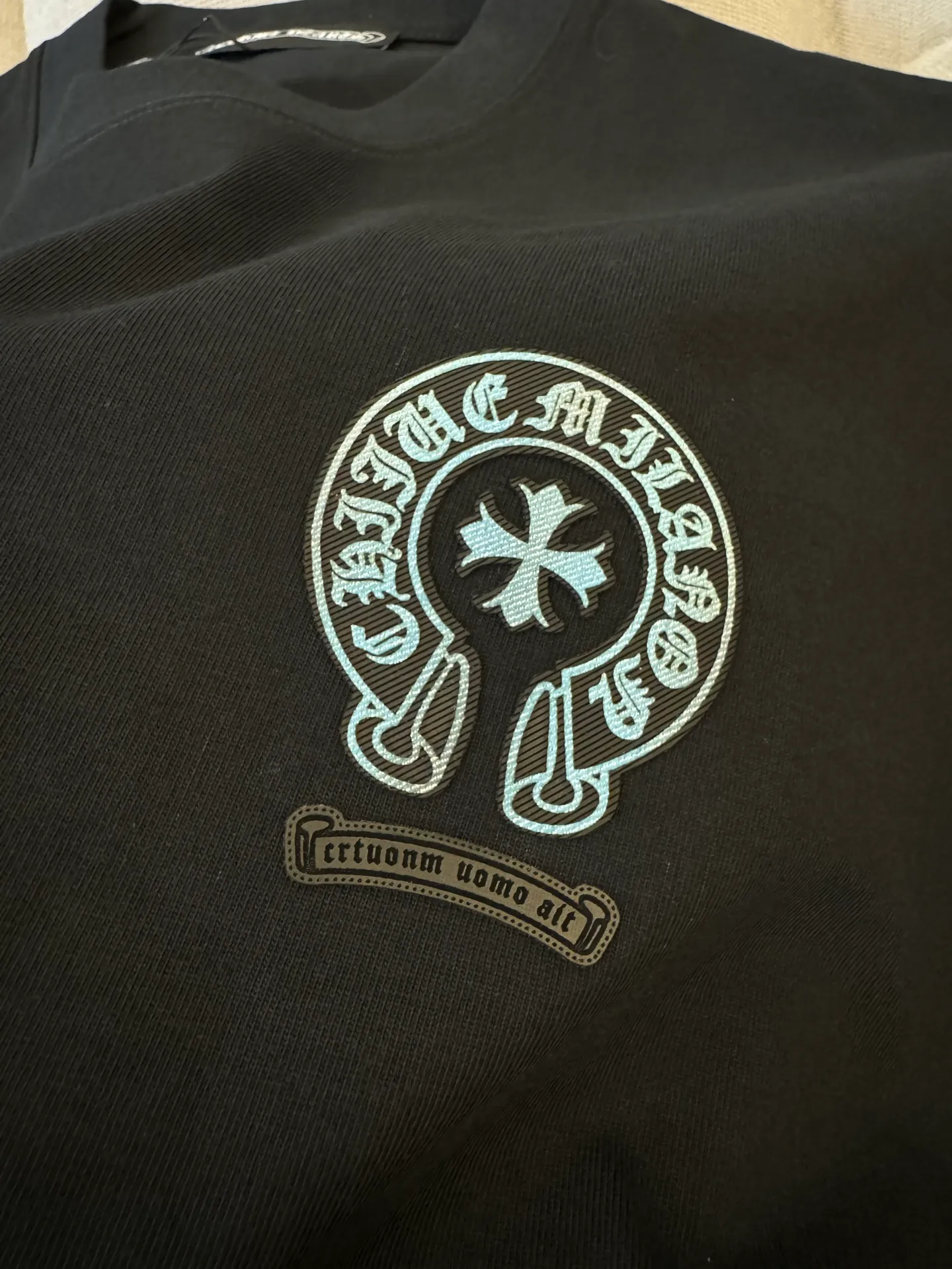 P180 Chrome Hearts unisex short-sleeved T-shirt, light luxury, customized cross logo stamp gradient process, 320g 100% double yarn pure cotton fabric, collar label, hangtag, main mark and three complete labels. Size: S M L XL